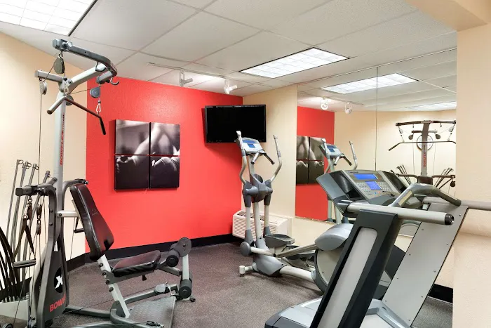 Country Inn & Suites by Radisson, Cedar Rapids Airport, IA 4