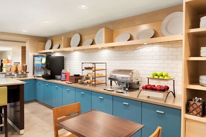 Country Inn & Suites by Radisson, Cedar Rapids Airport, IA 4