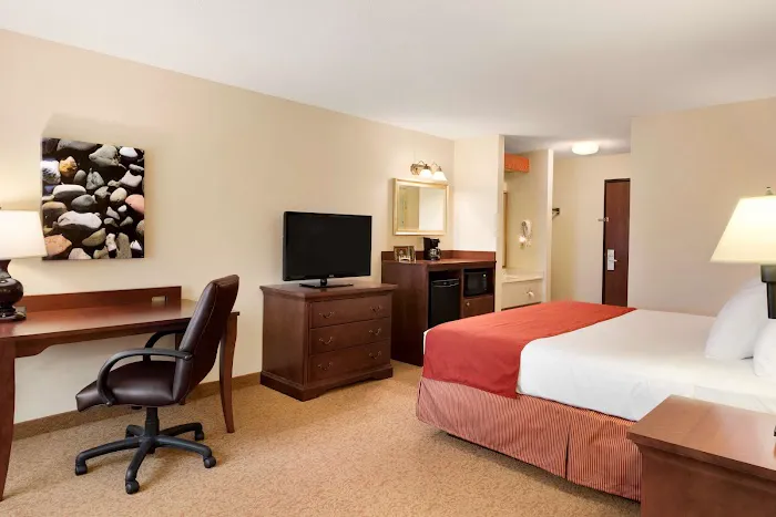 Country Inn & Suites by Radisson, Cedar Rapids Airport, IA 4