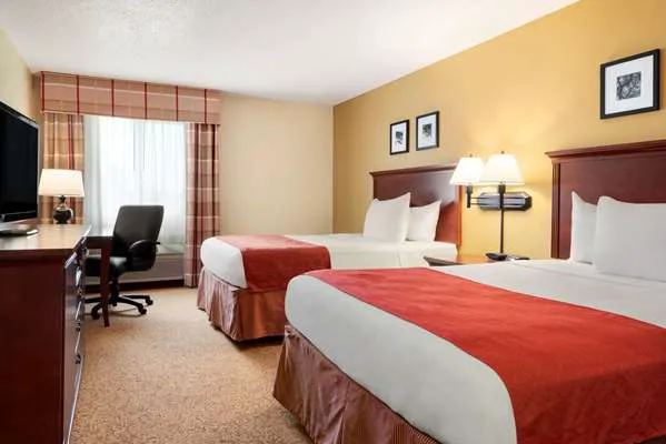 Country Inn & Suites by Radisson, Cedar Rapids Airport, IA 4