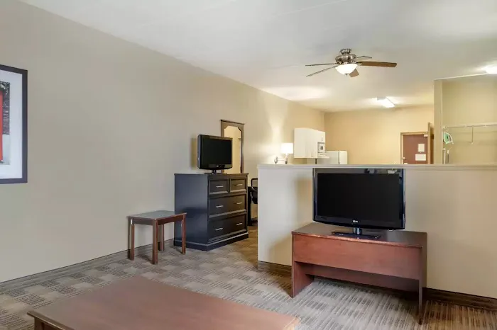 MainStay Suites Chicago Hillside 4