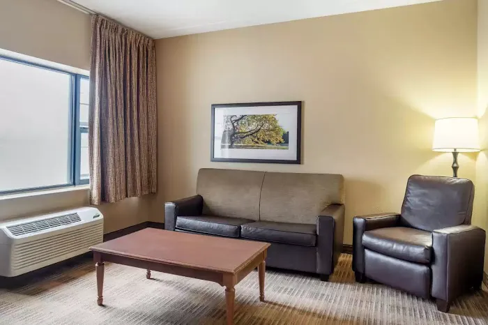 MainStay Suites Chicago Hillside 4