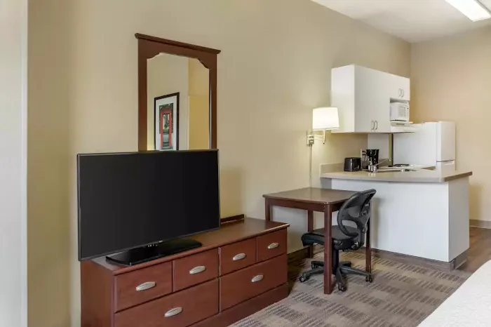 MainStay Suites Chicago Hillside 4