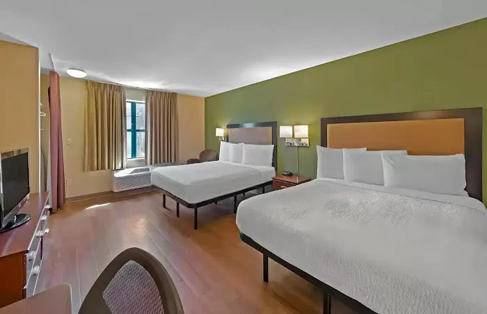 MainStay Suites Chicago Hillside 4