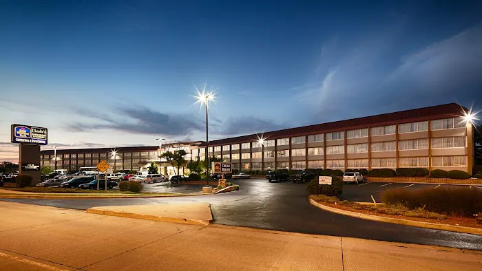 Best Western Plus Chicago Hillside 4