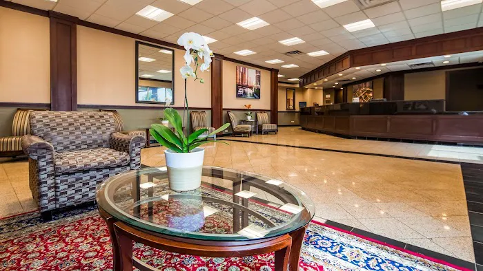 Best Western Plus Chicago Hillside 4