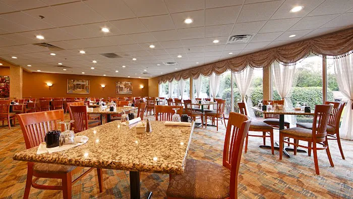 Best Western Plus Chicago Hillside 4