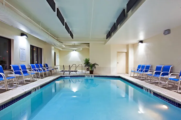 Holiday Inn Express & Suites Chicago West-O'Hare Arpt Area by IHG 4