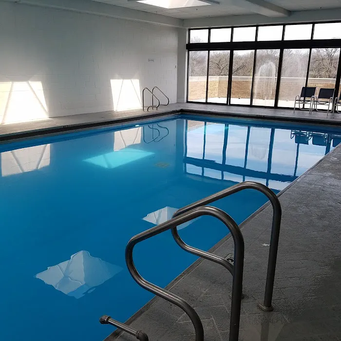 DoubleTree by Hilton Hotel Chicago - Oak Brook 4