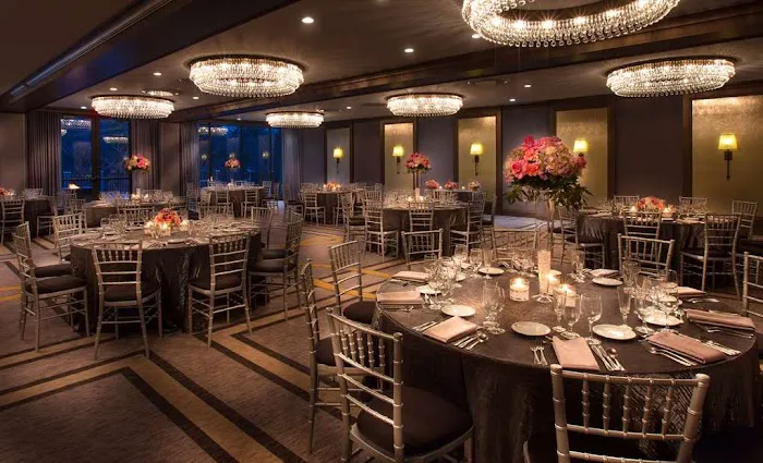 DoubleTree by Hilton Hotel Chicago - Oak Brook 4