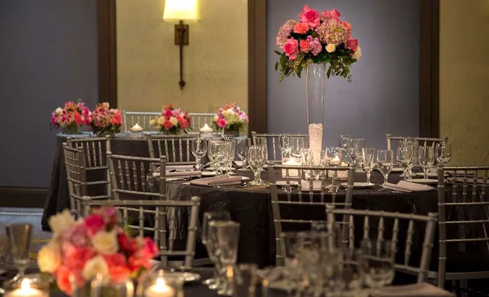 DoubleTree by Hilton Hotel Chicago - Oak Brook 4