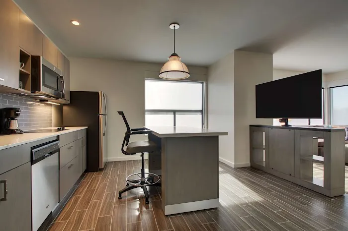 Hyatt House Chicago / Oak Brook 4