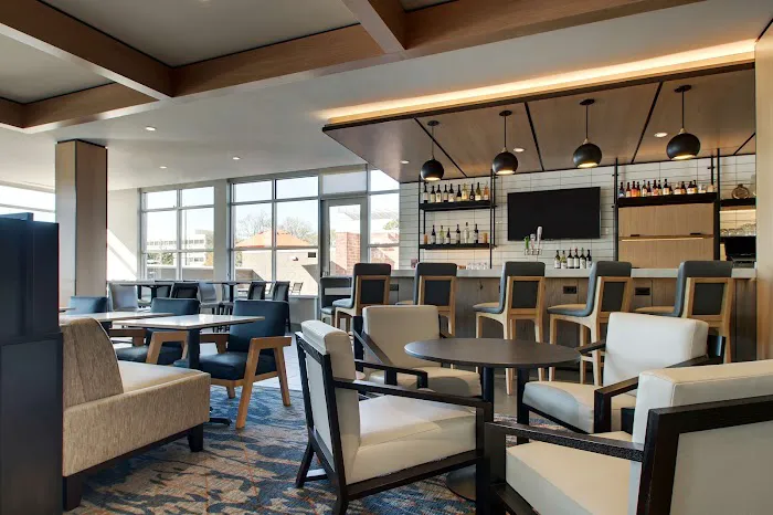 Hyatt House Chicago / Oak Brook 4