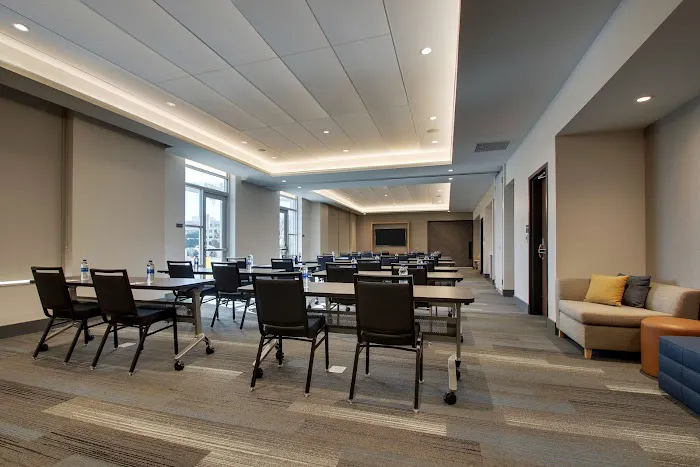 Hyatt House Chicago / Oak Brook 4