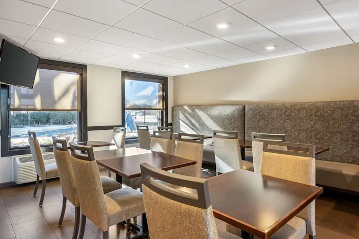 Best Western Chicago - Downers Grove 4