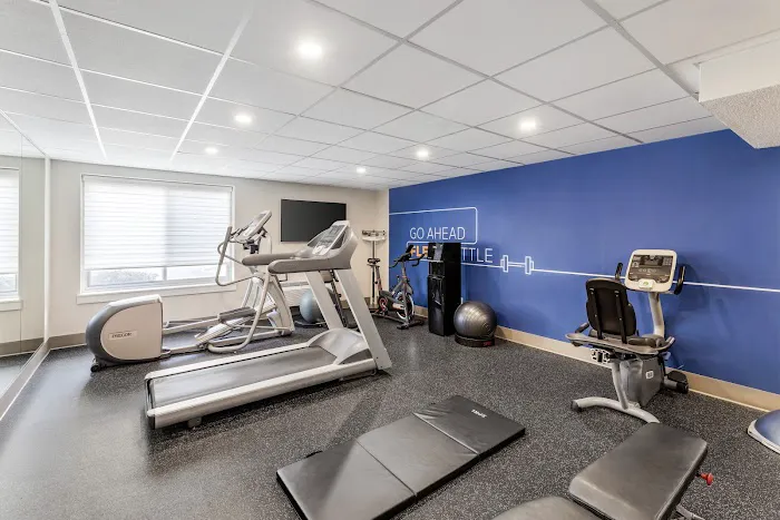 Holiday Inn Express Chicago-Downers Grove by IHG 4