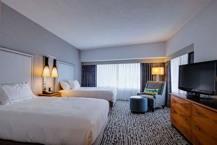 DoubleTree Suites by Hilton Hotel & Conference Center Chicago-Downers Grove 4