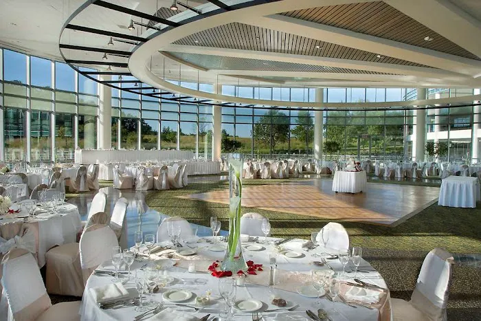 DoubleTree Suites by Hilton Hotel & Conference Center Chicago-Downers Grove 4