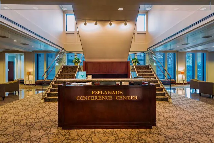 DoubleTree Suites by Hilton Hotel & Conference Center Chicago-Downers Grove 4