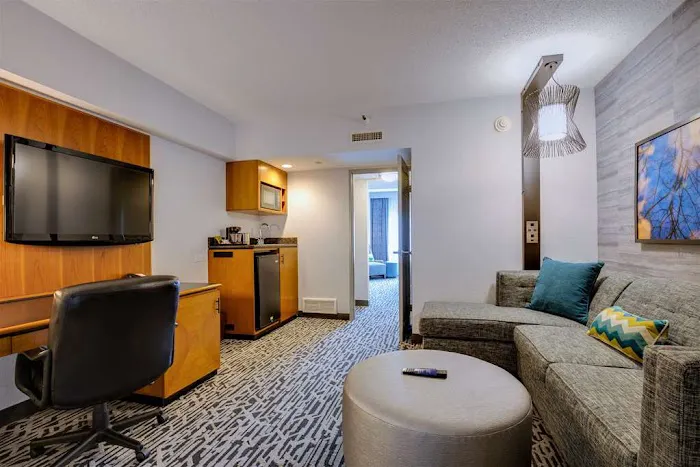DoubleTree Suites by Hilton Hotel & Conference Center Chicago-Downers Grove 4