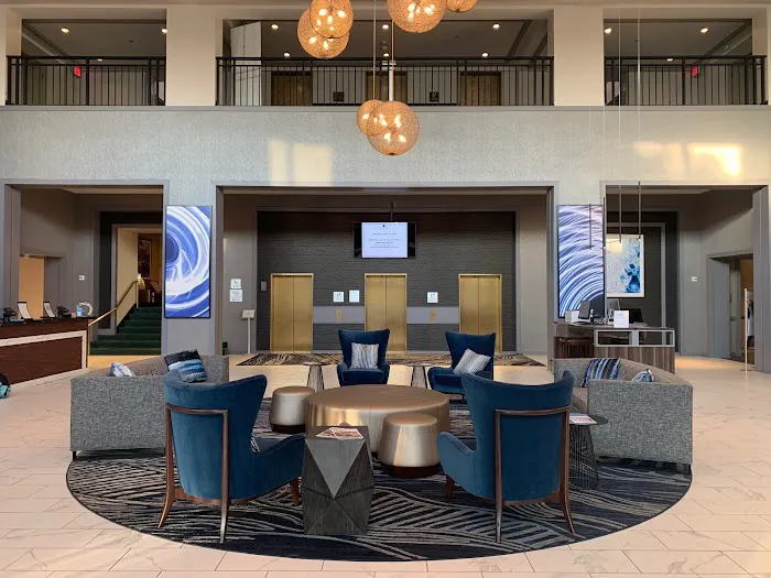 DoubleTree Suites by Hilton Hotel & Conference Center Chicago-Downers Grove 4