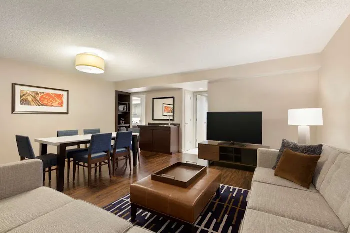 Embassy Suites by Hilton Chicago Lombard Oak Brook 4