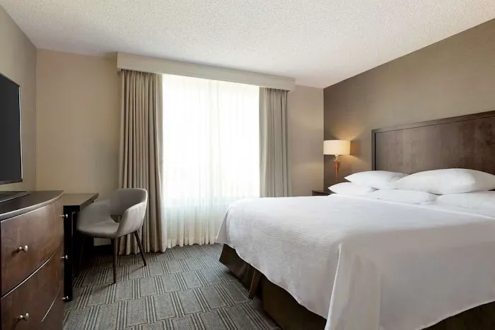Embassy Suites by Hilton Chicago Lombard Oak Brook 4