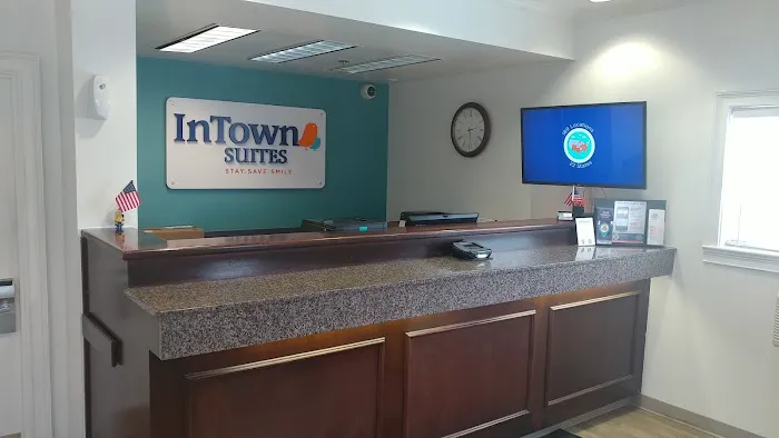 InTown Suites Extended Stay Chicago IL - Downers Grove 4
