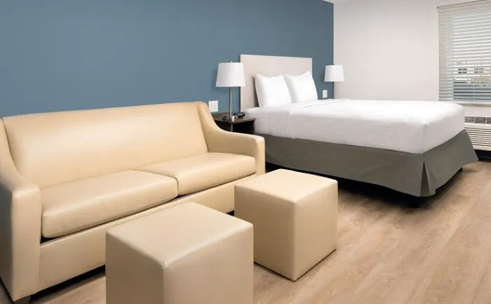 WoodSpring Suites Downers Grove - Chicago 4