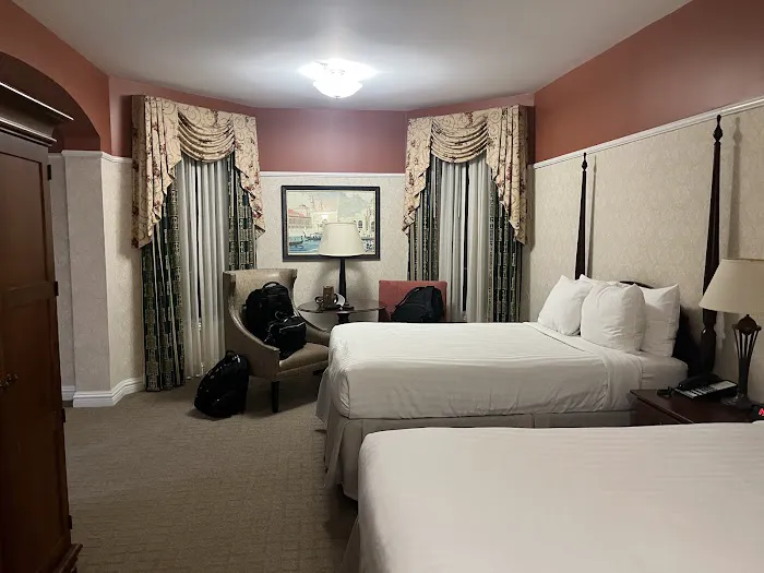 The Carleton of Oak Park Hotel 4