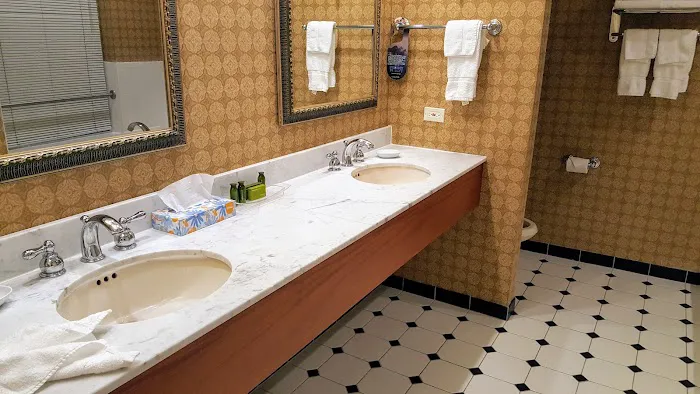 The Carleton of Oak Park Hotel 4