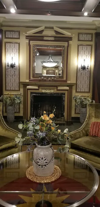 The Carleton of Oak Park Hotel 4