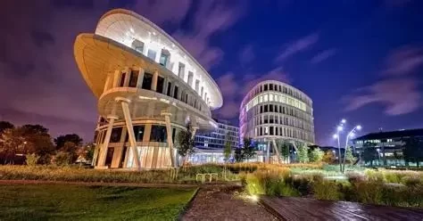 Hotels That Host Garden Sound & Light Events