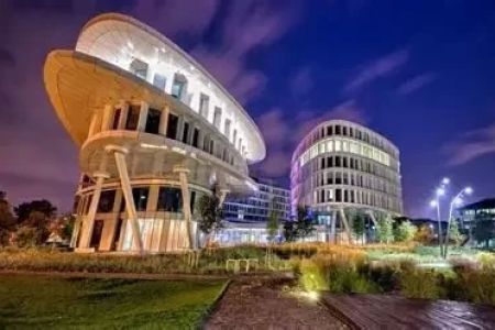 Hotels That Host Garden Sound & Light Events