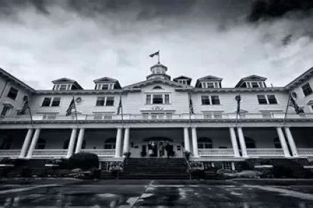 Hotels That Offer Local Ghost-Story Tours for Thrill-Seeking Travelers