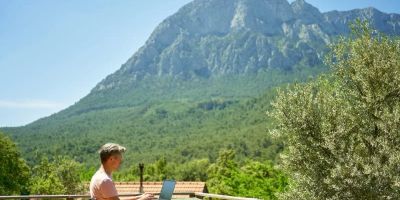 How Hotels Are Adapting to Bleisure Travel | Work and Leisure Combined