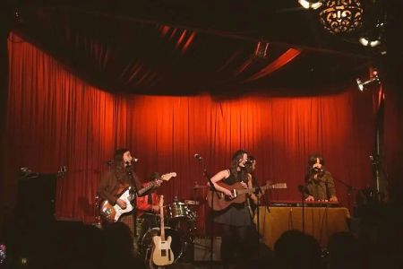 Hotels That Offer Local Folk Music Evenings