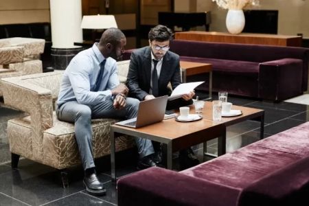 Why Hotels Offer Social Hour or Lobby Events – The Hidden Value Behind Guest Experiences