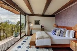 Hotels That Provide In-Room Bonsai or Plant Gifts – Unique Stays for Nature Lovers