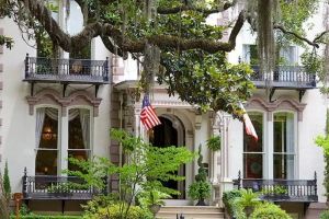 Hotels in Savannah with Historic Charm