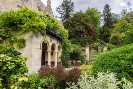 Hotels That Host Community Garden Tours for Engaging Local Travel