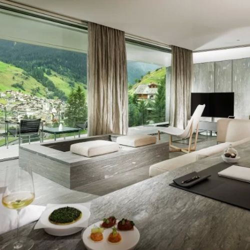 Hotels That Host Guest Photography Exhibitions for Creative Travelers