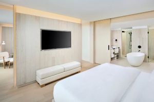 Hotels That Provide In-Room Sound & Visual Kits for a Premium Experience