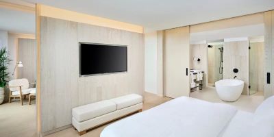 Hotels That Provide In-Room Sound & Visual Kits for a Premium Experience