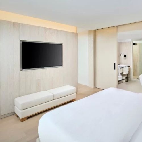 Hotels That Provide In-Room Sound & Visual Kits for a Premium Experience