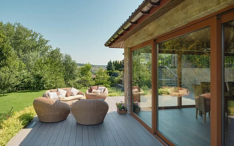 Hotels with Indoor & Outdoor Transition Spaces: Blending Comfort and Nature