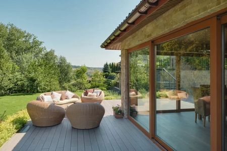 Hotels with Indoor & Outdoor Transition Spaces: Blending Comfort and Nature