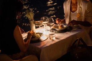 Hotels That Host Nighttime Local Food Walks: Experience Local Flavors Under the Stars