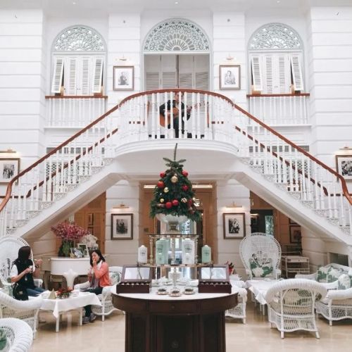 Hotels That Host Guest Photography Exhibitions