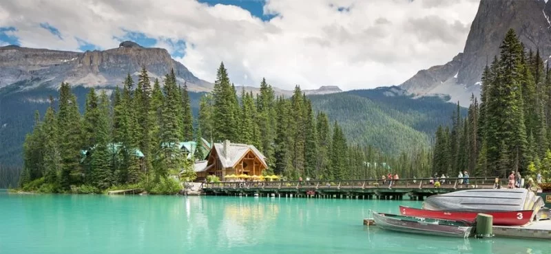 Best Hotels Near US Rivers & Lakes for Nature Lovers and Adventurers